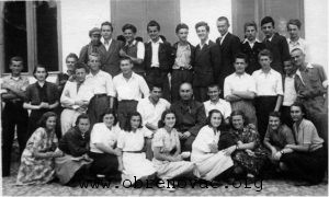 Učenici obrenovačke Gimnazije (generacija 1930.) sa profesorom Timotijem Klimčukom – Timom